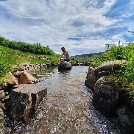 Hotel Laugarholl With Natural Hot Spring 홀마빅 외부 사진