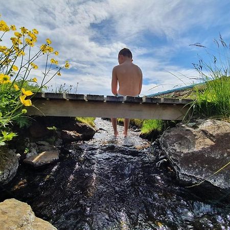 Hotel Laugarholl With Natural Hot Spring 홀마빅 외부 사진