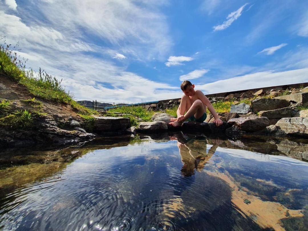 Hotel Laugarholl With Natural Hot Spring 홀마빅 외부 사진