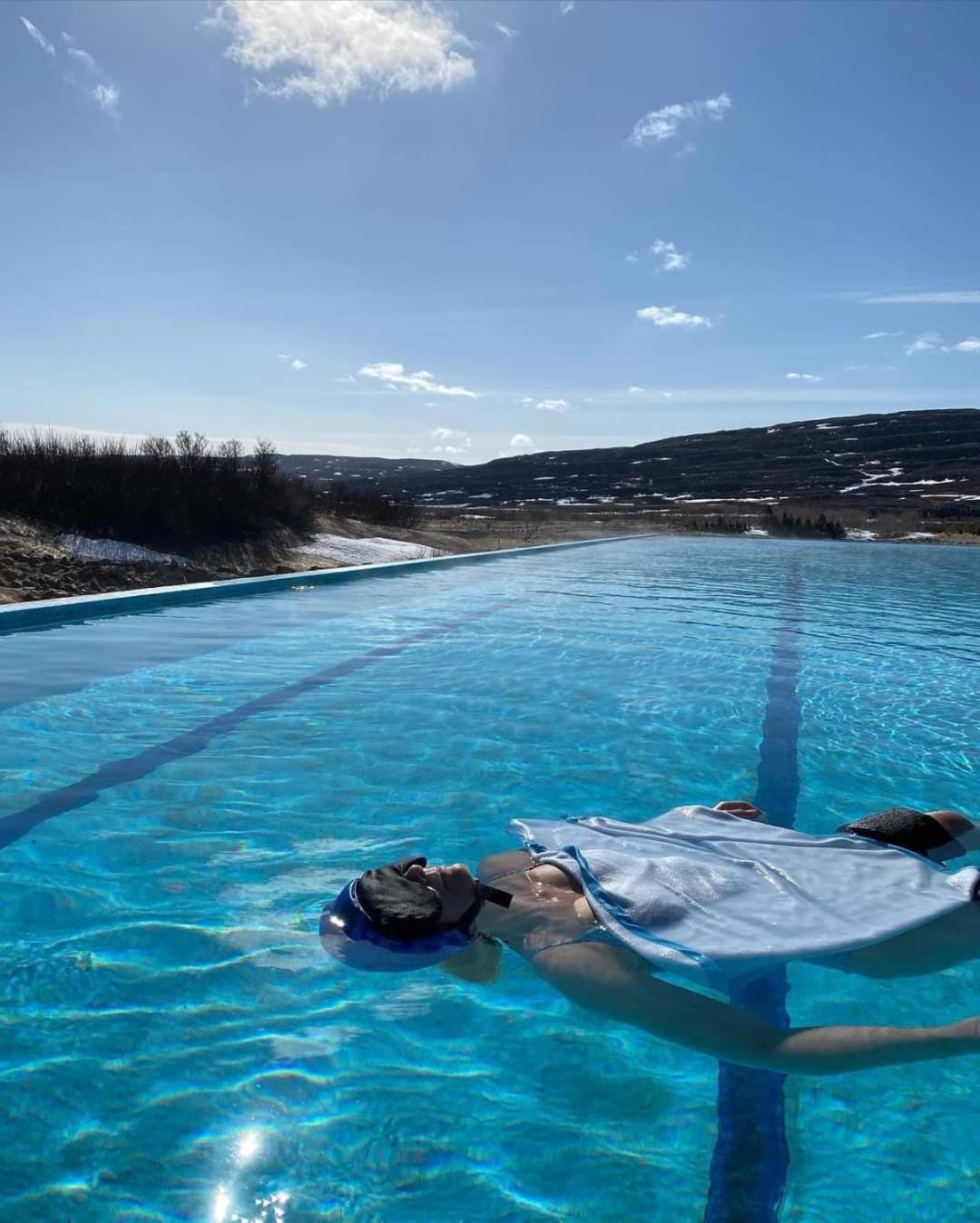 Hotel Laugarholl With Natural Hot Spring 홀마빅 외부 사진