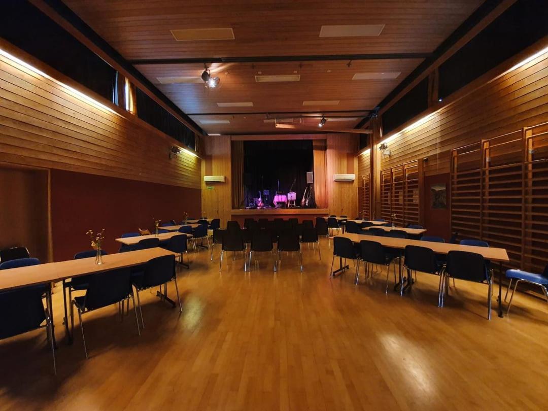 Hotel Laugarholl With Natural Hot Spring 홀마빅 외부 사진
