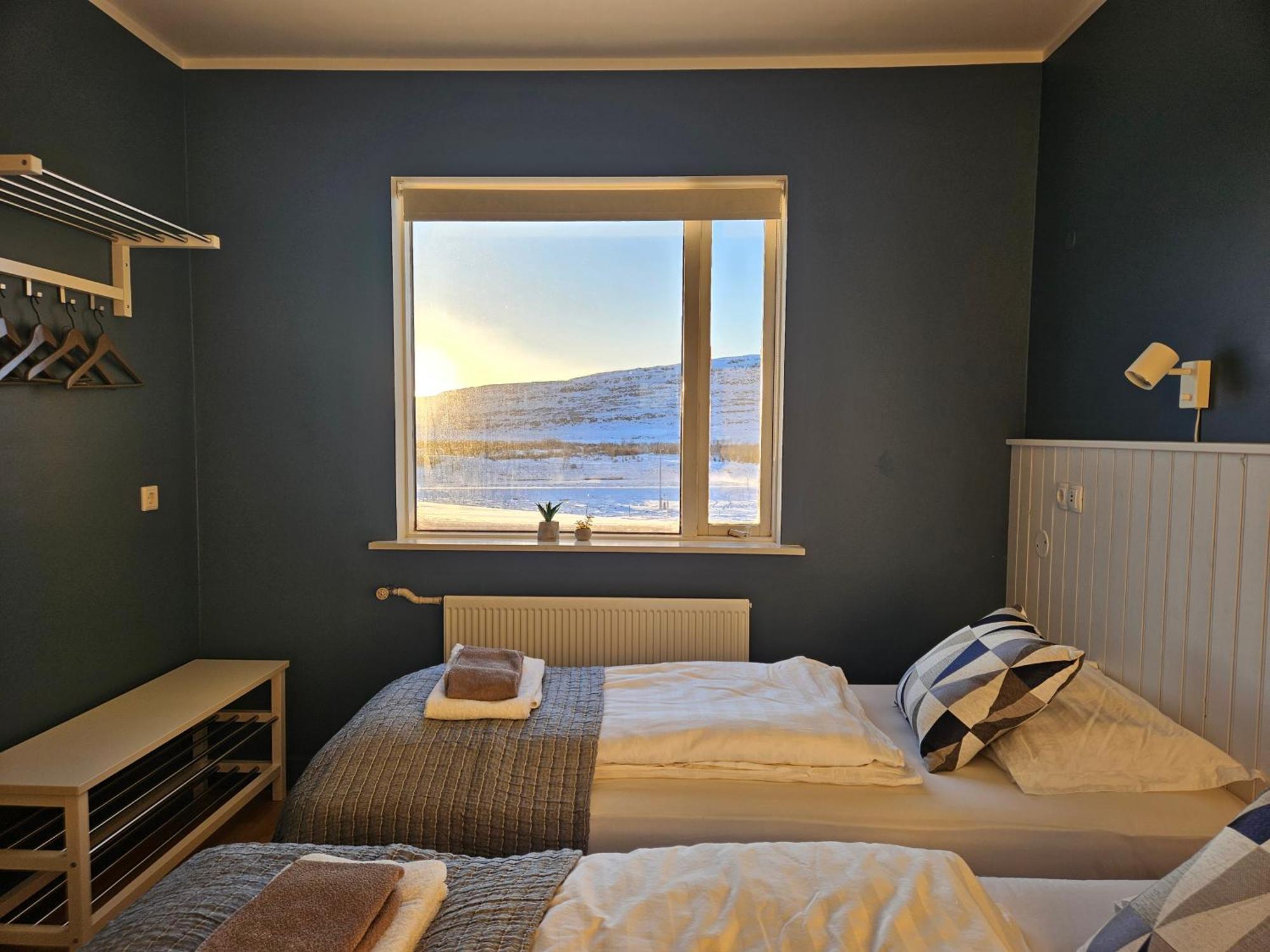 Hotel Laugarholl With Natural Hot Spring 홀마빅 외부 사진