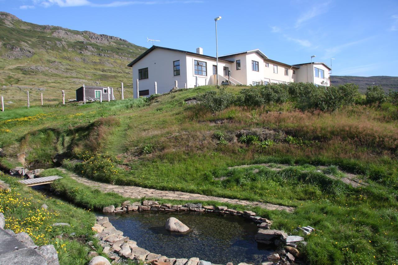 Hotel Laugarholl With Natural Hot Spring 홀마빅 외부 사진