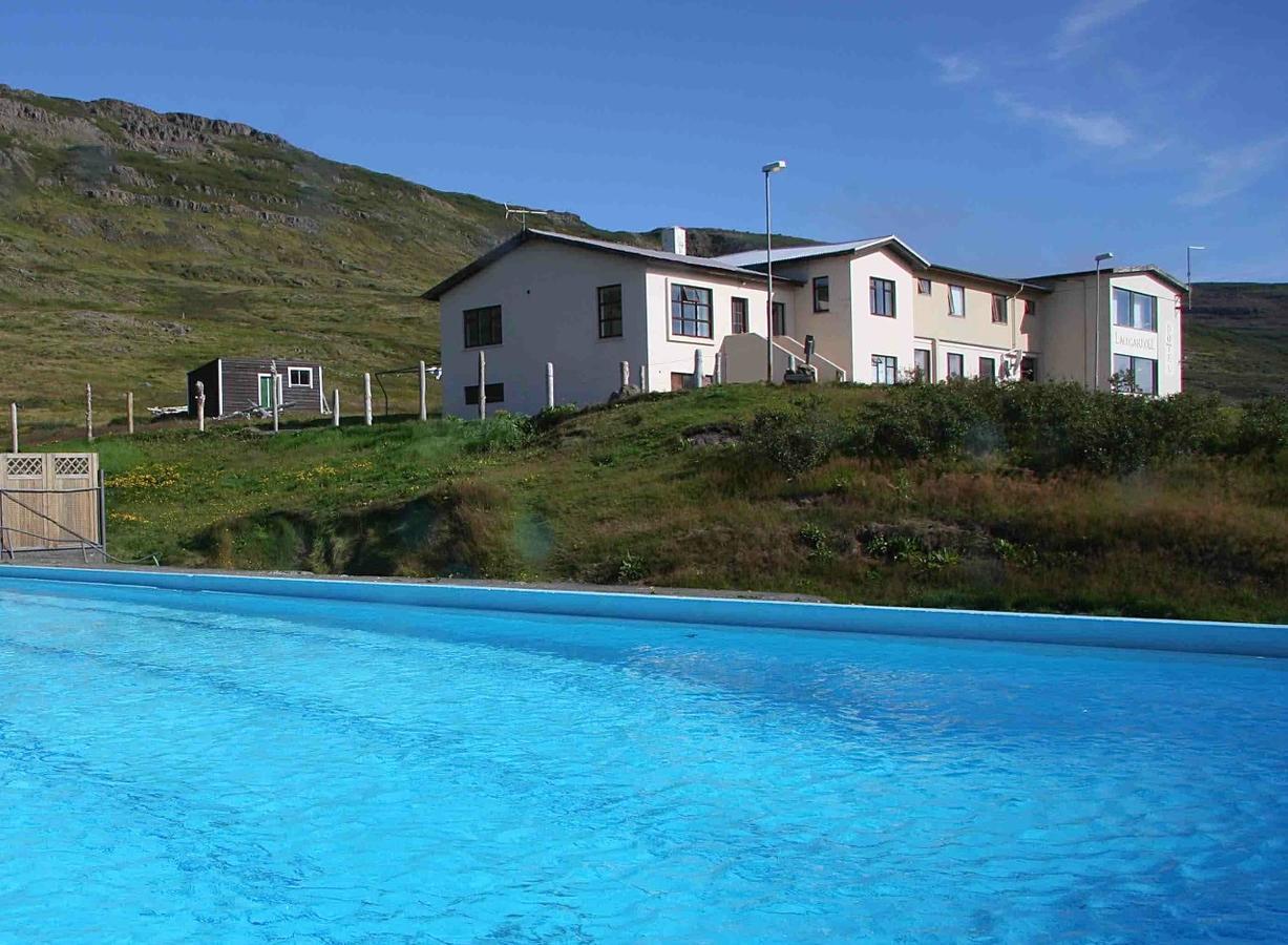 Hotel Laugarholl With Natural Hot Spring 홀마빅 외부 사진