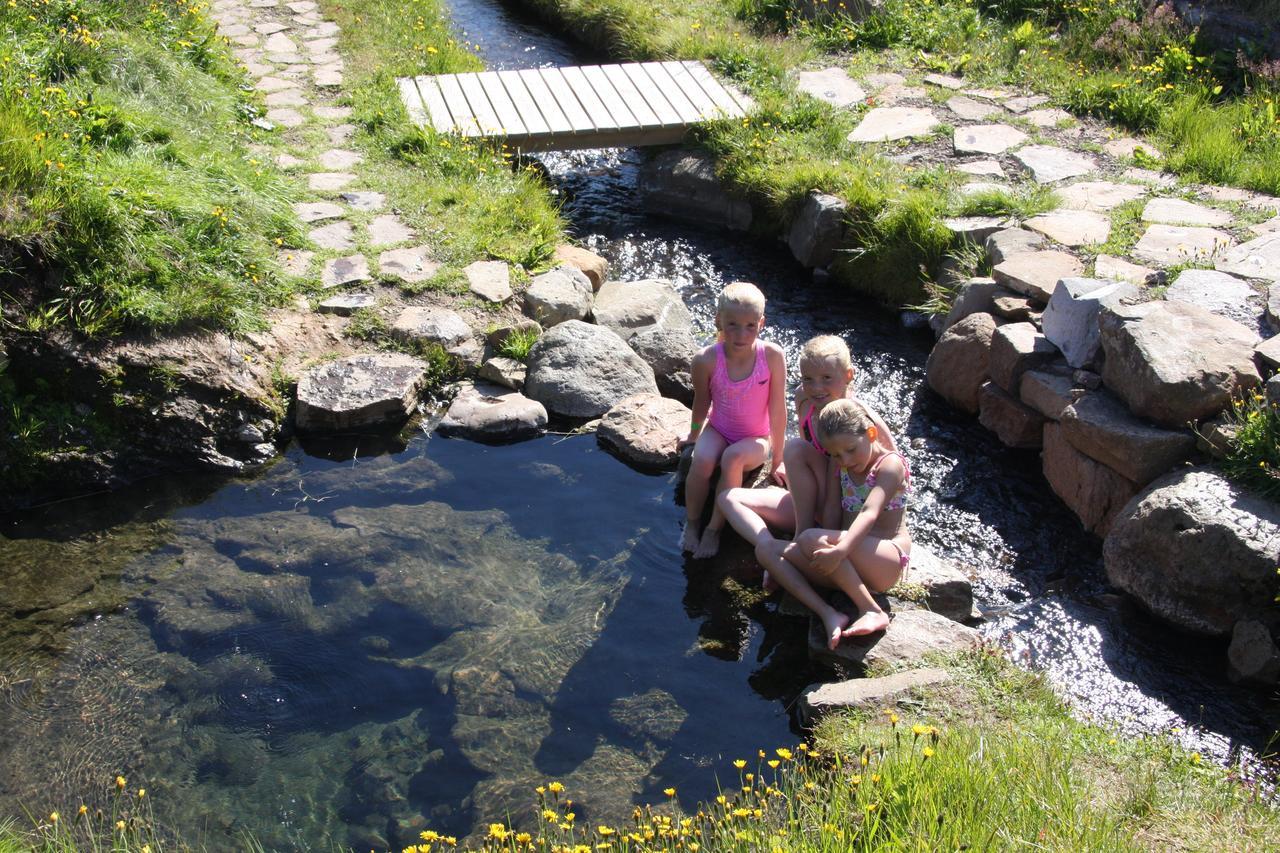 Hotel Laugarholl With Natural Hot Spring 홀마빅 외부 사진